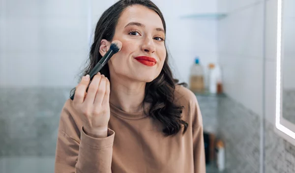 Αυτό το ρουζ πωλείται κάθε 15 δευτερόλεπτα στον κόσμο