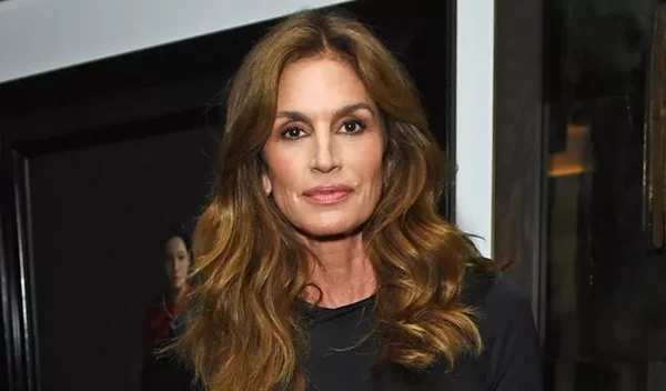 Πώς θα δείχνεις νεότερη; 5 "αντιγηραντικά" χρώματα μαλλιών που είναι πάντα στη μόδα