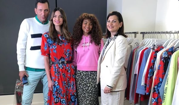 Όσα έγιναν στο πρώτο Tommy Hilfiger Livestream Shopping Event στην Ελλάδα με οικοδέσποινα την Ηλιάνα Παπαγεωργίου
