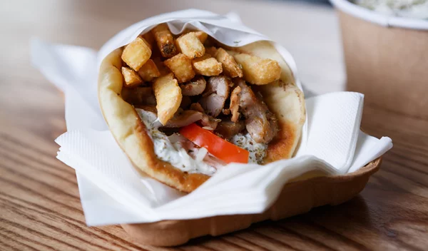 Σουβλάκι ή burger; Ποιο είναι πιο υγιεινό και λιγότερο θερμιδικό;