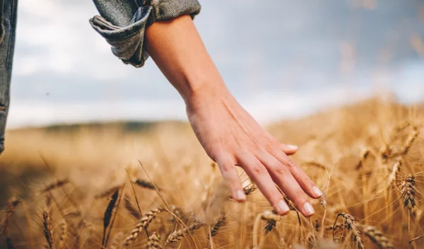 Χέρια, δάχτυλα και νύχια: Τι μπορεί να αποκαλύπτουν για την υγεία μας;
