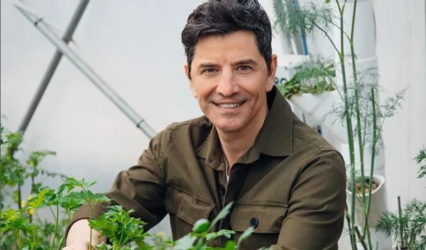 Σάκης Ρουβάς: Το σωτήριο tip του για να αποτοξινωθείς μετά την κραιπάλη των διακοπών