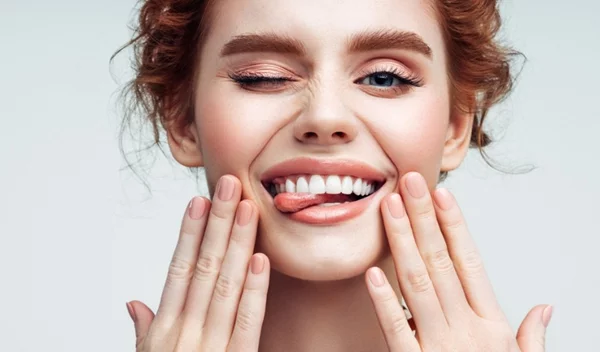 Oύλα που ματώνουν, νύχια που σπάνε, άτονα μαλλιά: Ποια βιταμίνη σου λείπει για κάθε σύμπτωμα