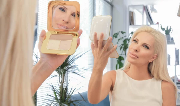 Η Ελένη Μενεγάκη συμμετέχει για 9 η χρονιά στην καμπάνια ευαισθητοποίησης για τον Καρκίνο του Μαστού