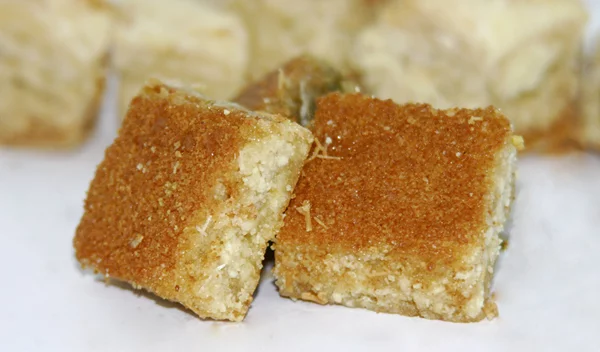 Συνταγή για ραβανί με 3 υλικά - χωρίς αλεύρι και αυγά