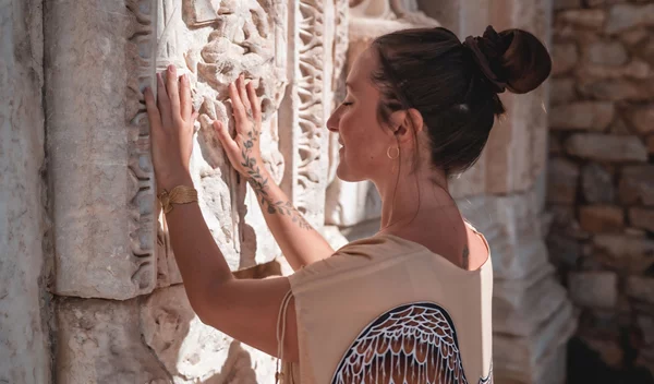 Από την αρχαιότητα στο TikTok: Η αναβίωση του "manifesting" και πώς μπορεί να αλλάξει τη ζωή σου