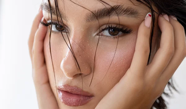 4 μάσκαρα φρυδιών που χαρίζουν άμεσο brow lift και πυκνό αποτέλεσμα