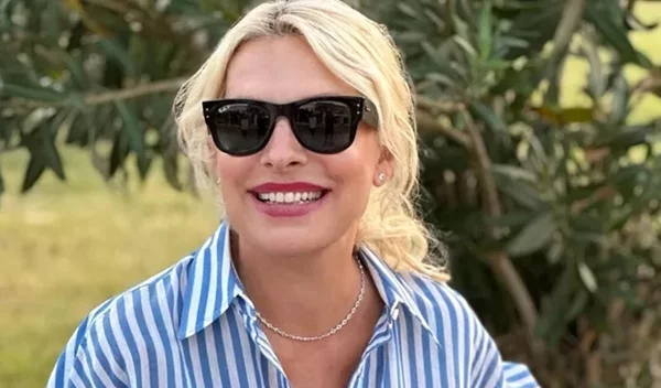 Η Ελένη Μενεγάκη υιοθέτησε ήδη το μεγαλύτερο nail trend του φθινοπώρου