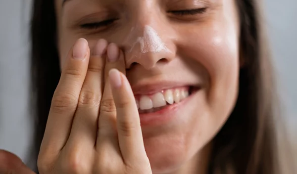 Η πιο κατάλληλη skincare ρουτίνα για τα πρώτα κρύα του φθινοπώρου