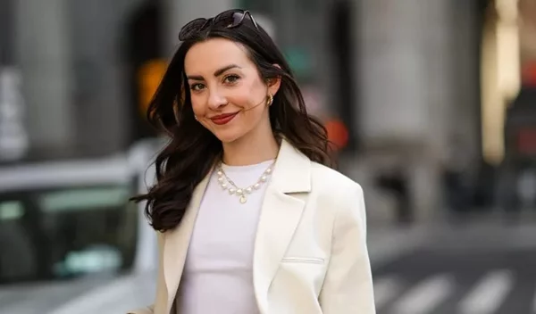 Τα μολύβια ματιών που φωτίζουν υπέροχα τα καστανά μάτια