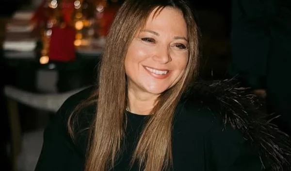 ''Με ρωτάτε αν έχει αλλάξει κάτι στο πρόσωπό μου": Η Νάνσυ Ζαμπέτογλου για τη θεραπεία ομορφιάς που κάνει