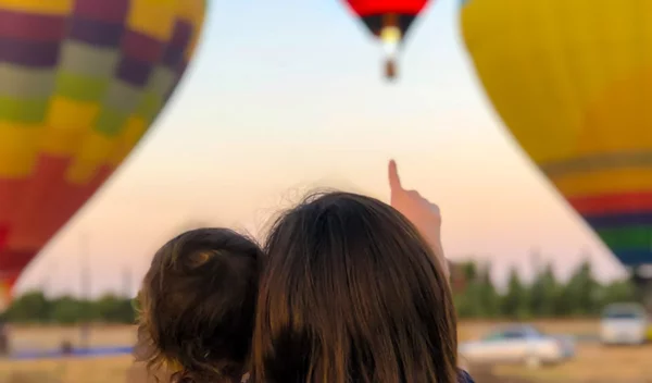 Καλός γονιός είναι αυτός που "επιτρέπει" στο παιδί να ανοίξει τα φτερά του