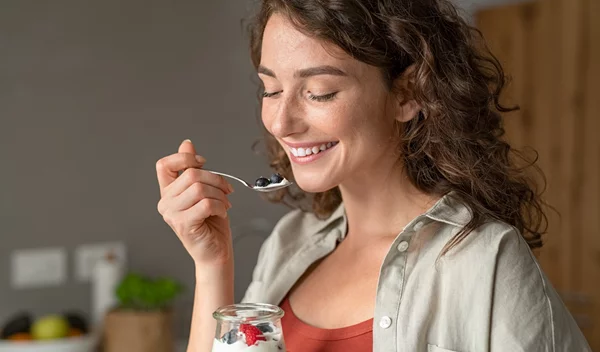 Μην ξαναφάς το γιαούρτι σου χωρίς αυτό το superfood - για ένα υγιές έντερο!