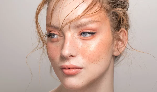 Χαρίζει φωτογένεια! - Αυτό είναι το πιο φρέσκο μακιγιάζ του καλοκαιριού