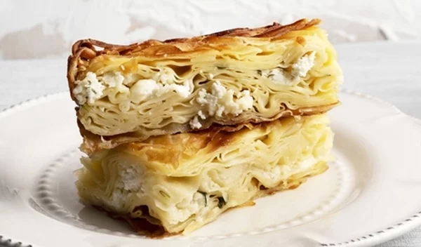 Homemade: Πεντανόστιμη τυρόπιτα σε 20 λεπτά με 4 μόνο υλικά