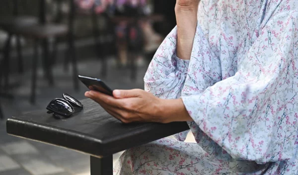 Είσαι 50+; Η τεχνολογία σε κρατάει νέα - Πώς το smartphone μπορεί να βοηθήσει τον εγκέφαλό σου;