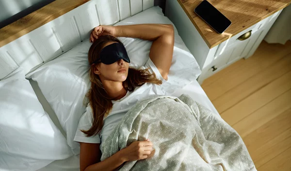 Αϋπνία: 12 συνήθειες ύπνου για να κοιμάσαι επιτέλους καλά (plus: και να ξυπνάς ξεκούραστη)