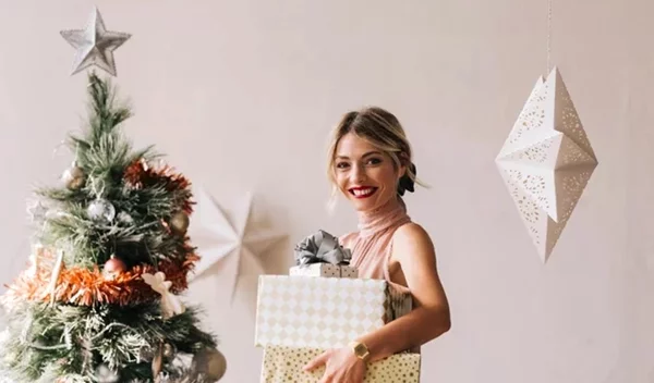 20 χριστουγεννιάτικα δώρα μόδας που κοστίζουν έως 20 ευρώ