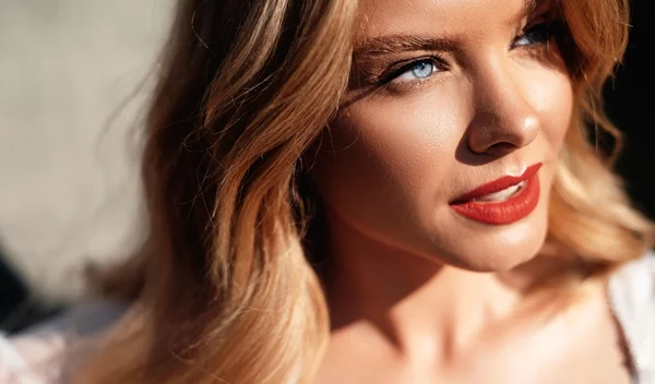 Δημιούργησε την τέλεια βάση μακιγιάζ με 4 κινήσεις