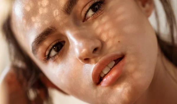 Πώς να δείχνεις φρέσκια χωρίς μακιγιάζ