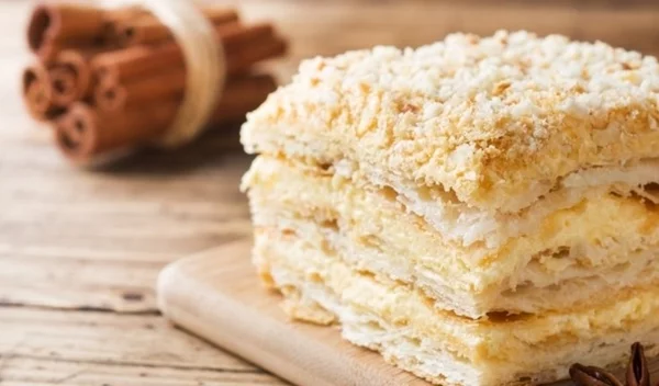 Θεϊκό γλυκό για τεμπέληδες: Το πιο γρήγορο και εύκολο μιλφέιγ μέσα σε 10 λεπτά