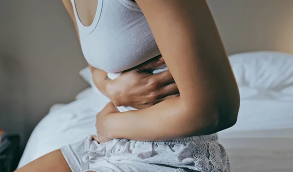 Γιατί πονάει το στομάχι μας όταν δεν τρώμε;