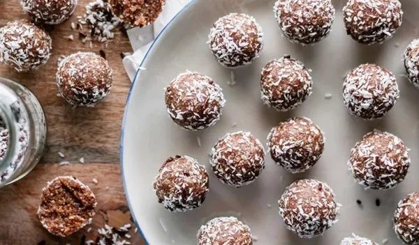 Τα vegan τρουφάκια της τεμπέλας που πρέπει να δοκιμάσεις