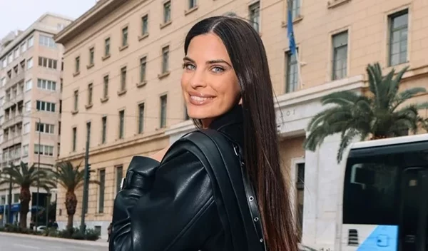 Χριστίνα Μπόμπα: Το σούπερ οικονομικό σαμπουάν που χρησιμοποιεί για να επανορθώσει τη φθορά των μαλλιών της