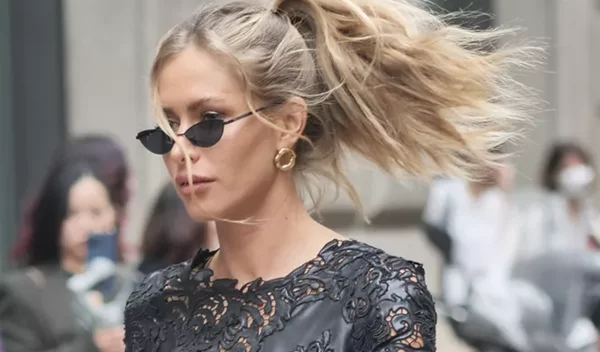 Πώς θα χαρίσεις πλούσιο όγκο στα μαλλιά σου χρησιμοποιώντας μόνο το σεσουάρ