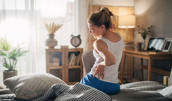 Αντί για παυσίπονα: 2 ψυχολογικές μέθοδοι που νικούν τον χρόνιο πόνο στη μέση