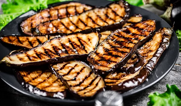 Μωβ ή λευκή μελιτζάνα; Ποια είναι η σημαντική διαφορά τους και ποια να επιλέξεις