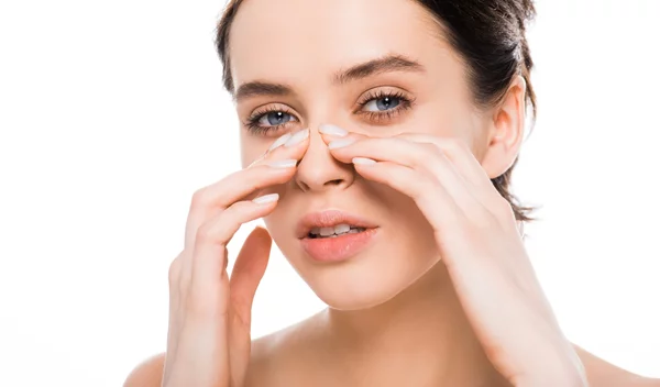 Γιατί σε πιάνει φαγούρα στη μύτη; 8 πιθανές αιτίες και τι μπορεί να σημαίνει