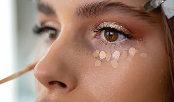 Το μικρό trick με το concealer για μια άψογη βάση στο πρόσωπο