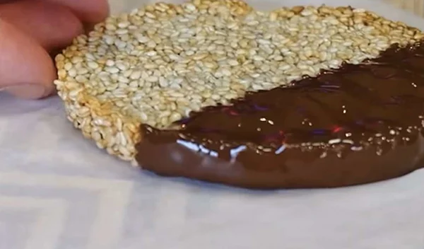 Νηστίσιμο σοκολατένιο σνακ χωρίς ζάχαρη - με 4 υλικά