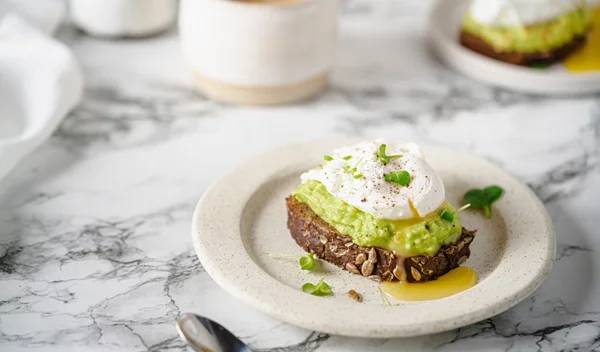 Πώς να φτιάξεις πανεύκολα αυγό ποσέ στον φούρνο μικροκυμάτων
