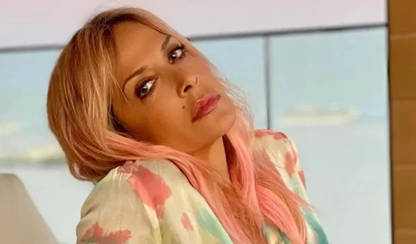 Άννα Βίσση: Πώς καταφέρνει να έχει αλαβάστρινη επιδερμίδα μετά τα 60