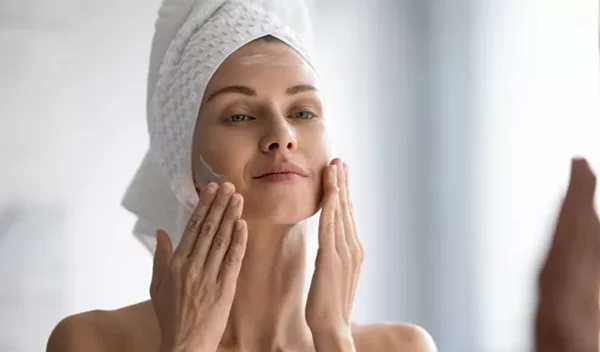 Πώς να αφαιρέσεις αποτελεσματικά το βαρύ μακιγιάζ από το πρόσωπό σου