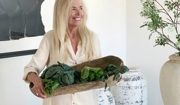 Η "πιο σέξι Αμερικανίδα χορτοφάγος πάνω από τα 50" μάς αποκαλύπτει όλα τα μυστικά αντιγήρανσης