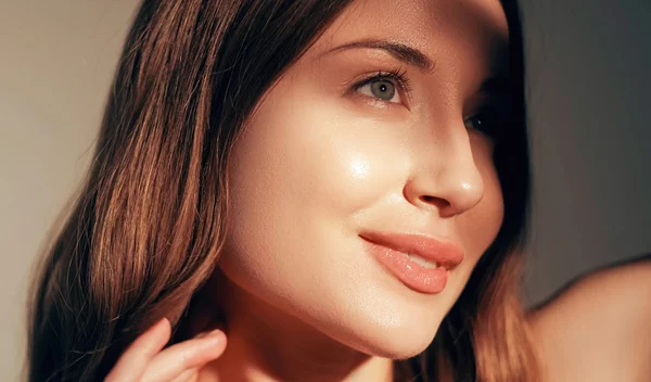 7 εύκολοι τρόποι για τέλεια ενυδάτωση προσώπου το καλοκαίρι