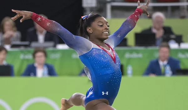 H Simone Biles αποκαλύπτει για ποιον λόγο δεν θα έκανε ποτέ ξανά baby botox