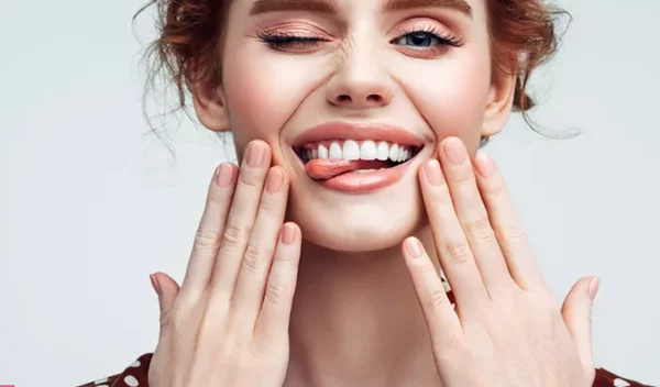 Το πανέξυπνο trick μακιγιάζ για να δείξεις φρέσκια και νεότερη στην στιγμή