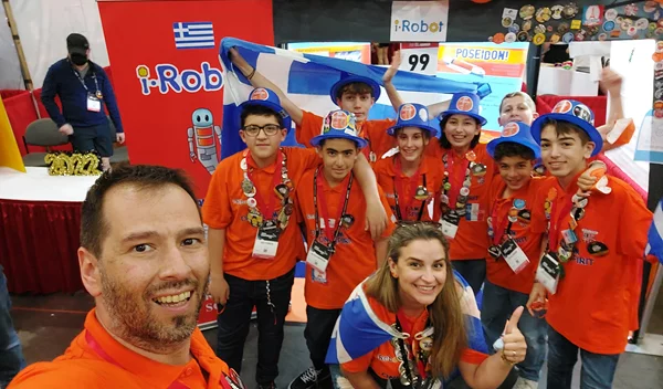 H i-Robot ταξίδεψε στο Texas για να εκπροσωπήσει την Ελλάδα στον Παγκόσμιο Διαγωνισμό Ρομποτικής της FLL