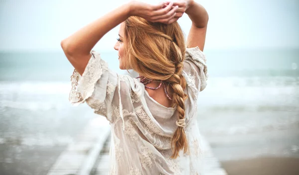 Θέλεις μια διακριτική ανανέωση στο χρώμα μαλλιών σου το καλοκαίρι; Τότε πρέπει να δοκιμάσεις το micro balayage