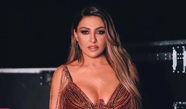 Έλενα Παπαρίζου: Το ανατολίτικο άρωμα που φορά εδώ και χρόνια