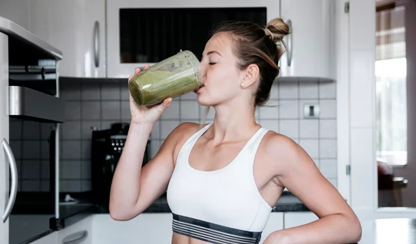 Δέκα πράσινα σμούθι για γρήγορη αποτοξίνωση μετά τις διακοπές