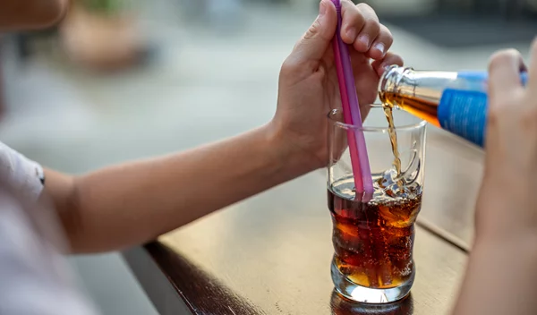 Ένα αναψυκτικό τη μέρα αυξάνει κατα 78% τον κίνδυνο εμφάνισης αυτής της μορφής καρκίνου