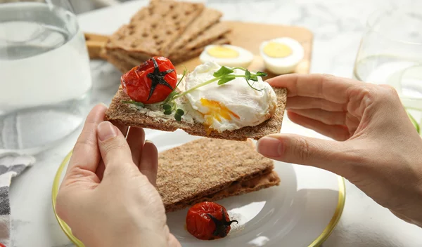 Μπορεί η γλουτένη να περάσει μέσα από ένα φιλί;