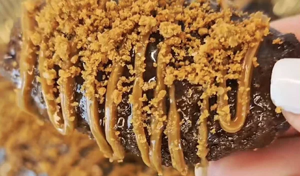 Η πιο γευστική συνταγή για τα να φτιάξεις τα viral μελομακάρονα Lotus