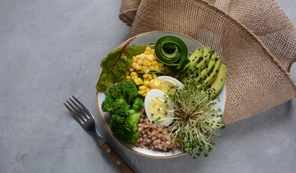 Δείπνο για κορίτσια: Το διατροφικό trend του TikTok που δεν θέλει μαγείρεμα