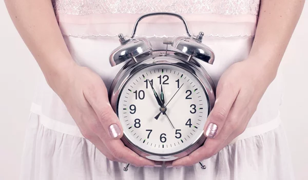 Αναστροφή εμμηνόπαυσης: 13 πράγματα που πρέπει να γνωρίζεις για τις υπάρχουσες θεραπείες